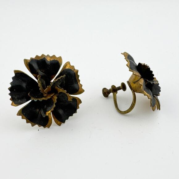 Vintage Black Enamel Flower Screw Back Earrings Mid Century Floral Jewelry - Picture 1 of 10